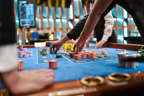 pajaktoto rtp mobile app interface showing live blackjack table and Liga 1 football markets